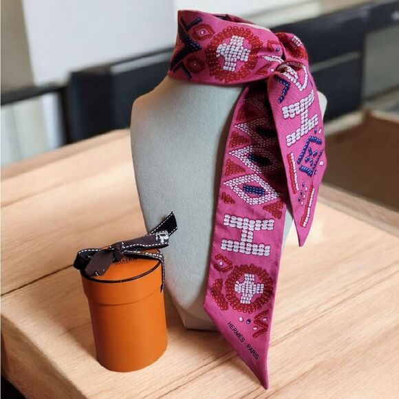 Hermes Twilly Kelly Amperle Scarf Silk All-Over Pattern Pink Blue White WBox/Bag - Picture 2 of 10